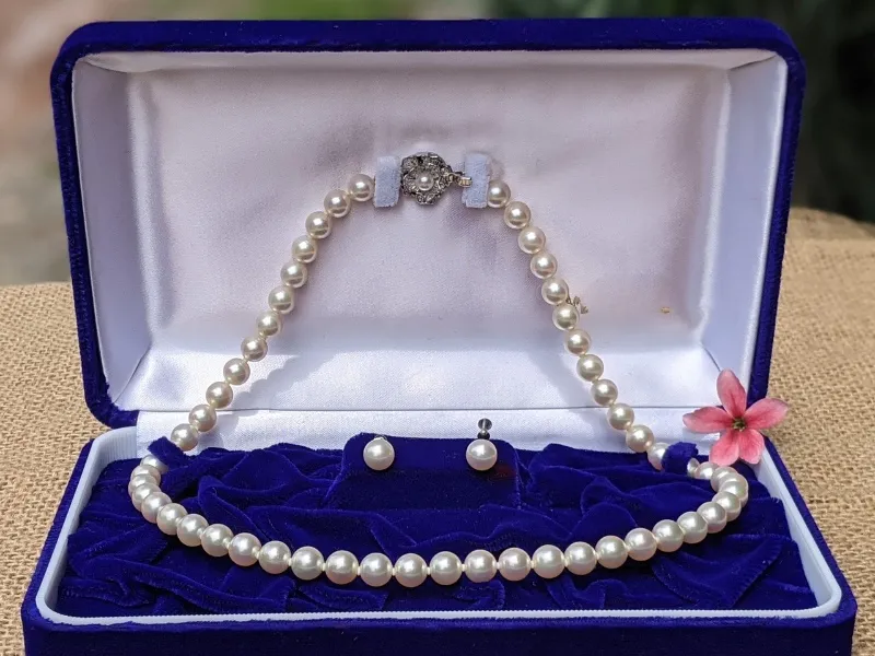 Bộ trang sức ngọc trai quý phái cho mẹ