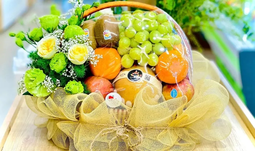 Giỏ trái cây tươi nhập khẩu làm quà tặng sức khỏe