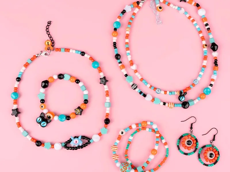 Vòng tay và khuyên tai làm thủ công đầy nghệ thuật cho phái nữ