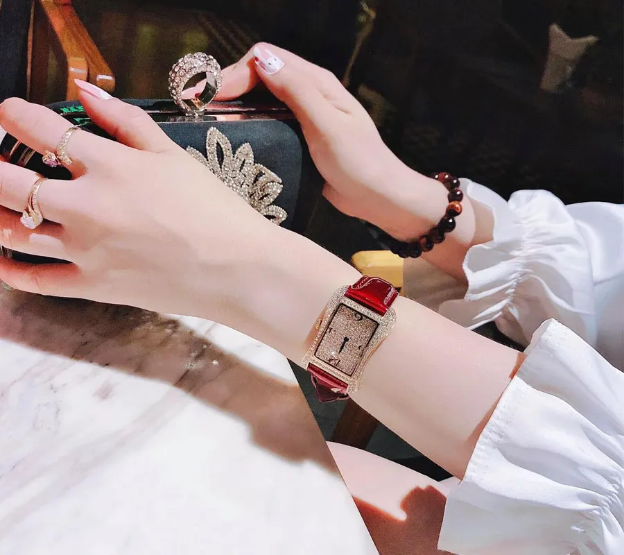 Đồng hồ đeo tay - biểu tượng của thời gian hạnh phúc