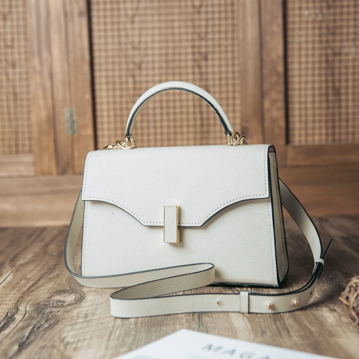 Túi xách cao cấp - phụ kiện không thể thiếu của phái đẹp