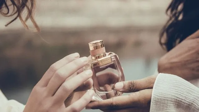 Lựa chọn nước hoa tinh tế làm quà tặng mẹ trong những dịp đặc biệt