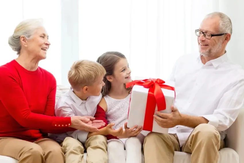 Ý nghĩa việc tặng quà cho ông bà dịp sinh nhật 2026