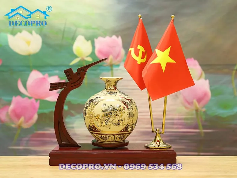 Bình gốm vẽ vàng sang trọng làm quà tặng sếp nữ tinh tế đẳng cấp