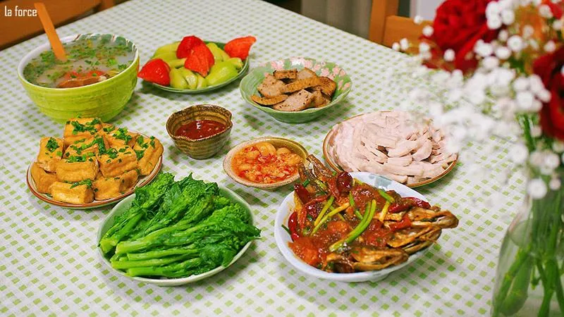 Tự mình nấu bữa ăn gia đình vào ngày sinh nhật chồng