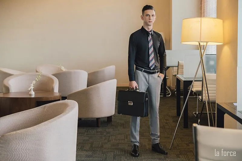 Tặng cặp da cao cấp cho ông chồng công sở