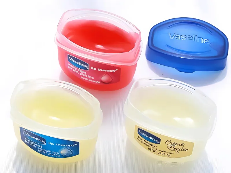 Các dòng son dưỡng môi mini chính hãng làm quà sinh nhật cho bạn gái