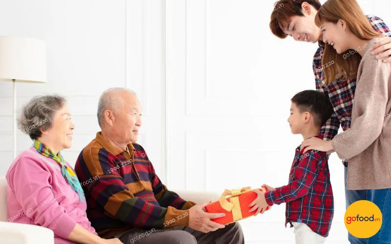 Trang phục nhã nhặn phù hợp cho người già dạo xuân 2026