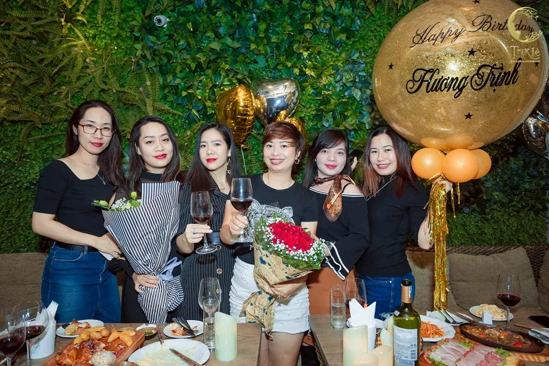 Quán cafe tổ chức sinh nhật Trixie
