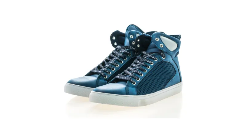 Giày thể thao năng động làm quà tặng sinh nhật