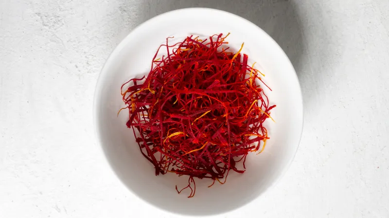 Nhụy hoa nghệ tây hỗ trợ giấc ngủ và làm đẹp da cho phụ nữ trung niên