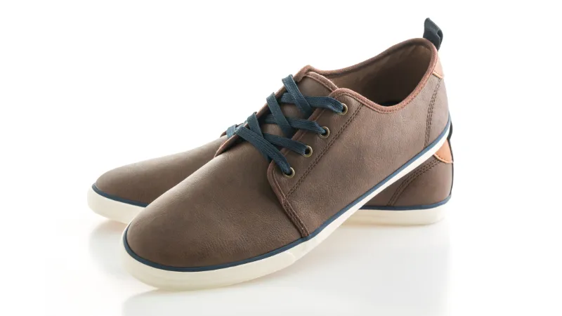 Giày nam thời trang làm quà tặng