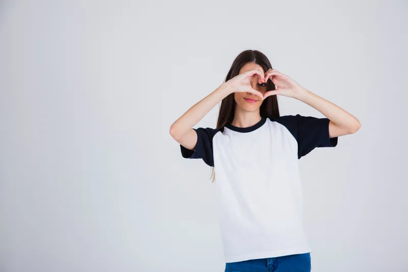 Áo thun in slogan thiết kế riêng theo yêu cầu