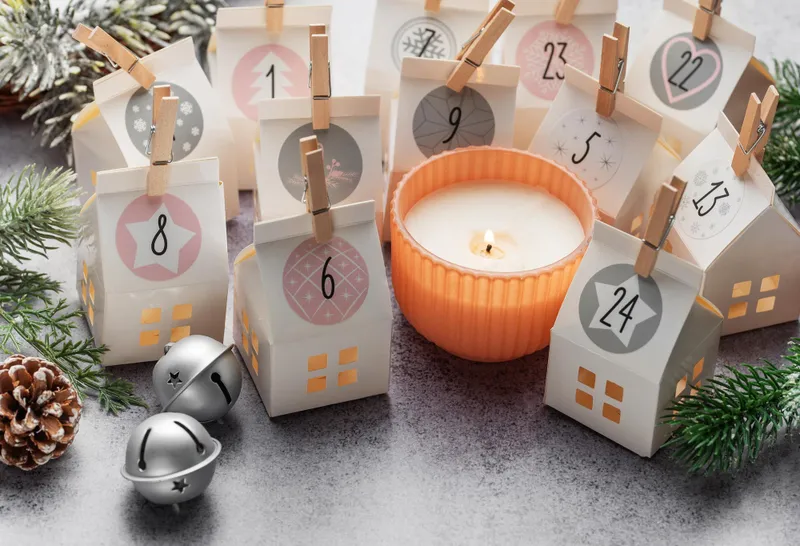 Nến thơm in thông điệp dóm dỉnh hài hước