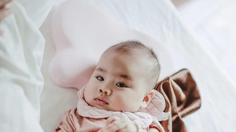 Gối hỗ trợ bé bú