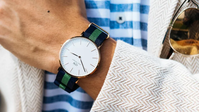 quà Giáng sinh cho bạn trai là đồng hồ đeo tay sang trọng