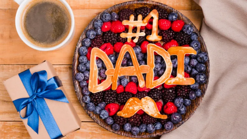 Bánh kem đơn giản nhưng luôn là món quà sinh nhật cho bố ngọt ngào, ấm cúng