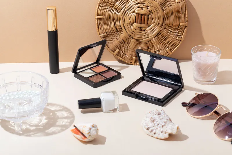 Set mỹ phẩm cao cấp chủ đề Giáng sinh, giúp bạn thân luôn rạng rỡ trong mọi góc nhìn.