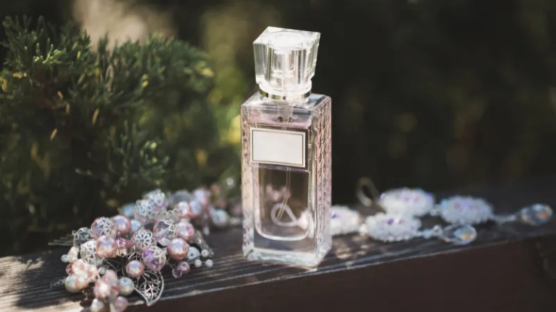 Chai nước hoa nữ sang trọng quý phái