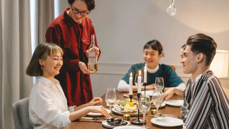 Tổ chức bữa tiệc sinh nhật tại nhà hàng