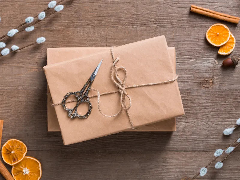 Hộp quà sinh nhật tươi sáng làm từ giấy bìa cứng màu sắc