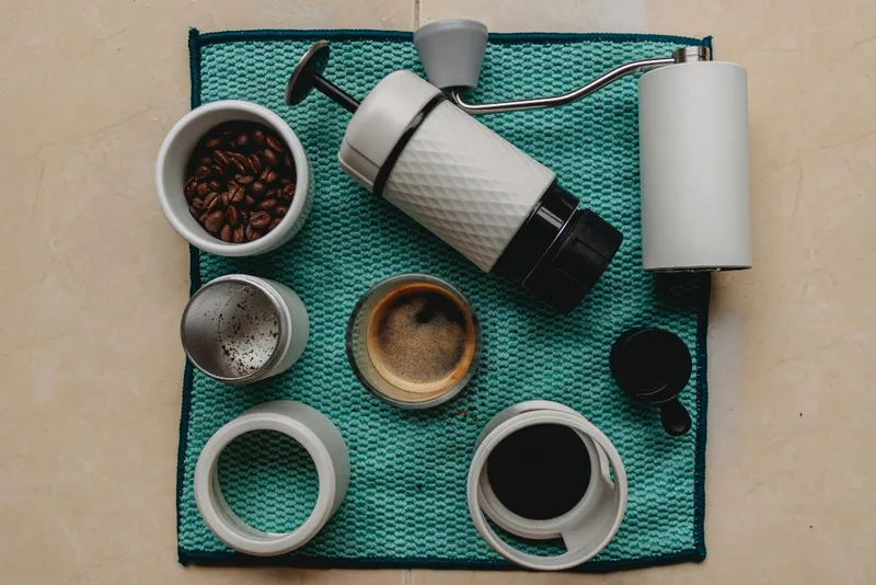 Bộ phin cà phê gốm sứ truyền thống.