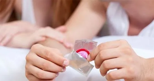 Việc sử dụng bao cao su khi quan hệ tình dục là vô cùng cần thiết