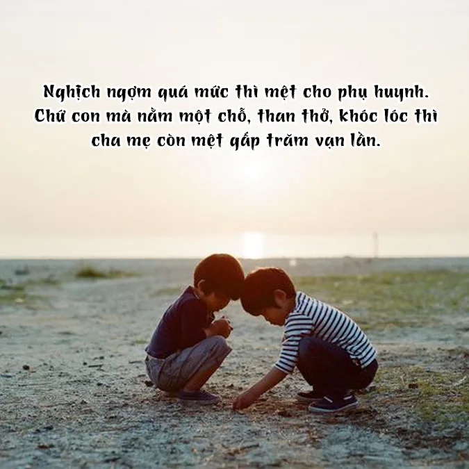 stt về trẻ con đáng yêu trong bức ảnh bé nghịch ngợm