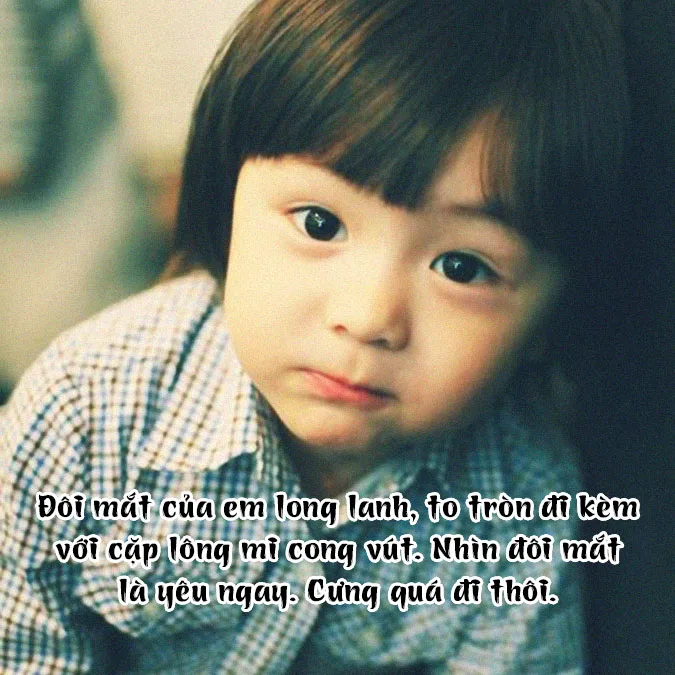 stt ve tre con dang yeu voi khoanh khac ngay tho cua be