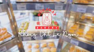 Thợ làm bánh chuyên nghiệp tại xưởng sản xuất Đức Phát