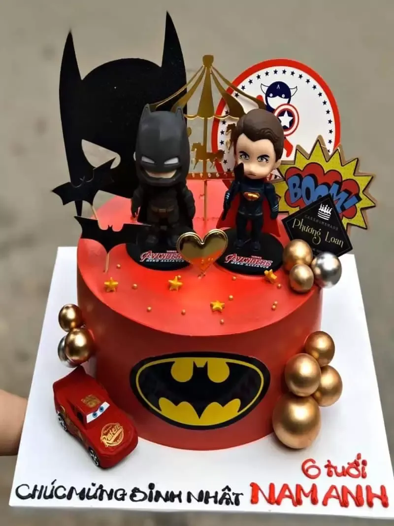 Tặng Bé Chiếc Bánh Sinh Nhật Với Tông Màu Đỏ Ấn Tượng