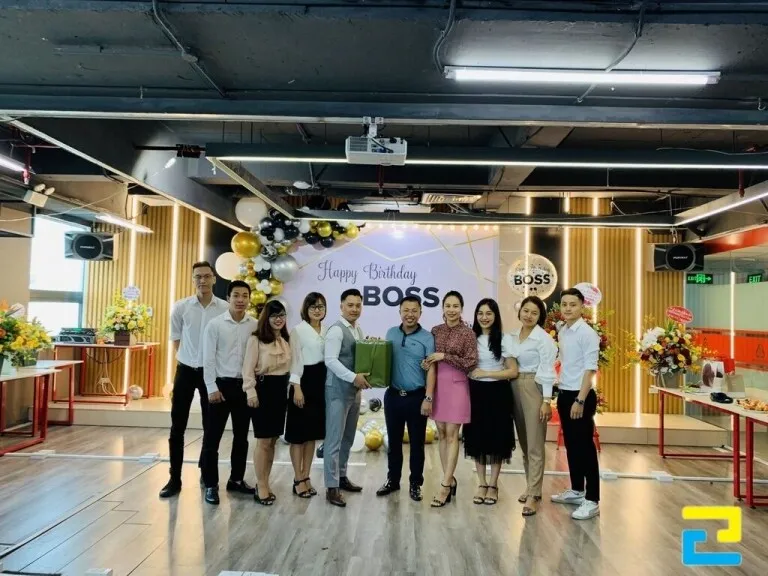 Những món quà nhỏ chứa đựng tấm lòng của tập thể nhân viên luôn giúp thắt chặt tình cảm