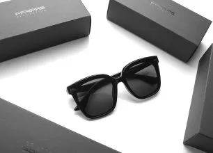 Chiếc kính mát sẽ thay bạn bảo vệ người yêu khỏi những tác nhân có hại từ môi trường