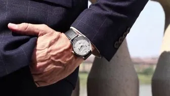 Đồng hồ tượng trưng cho tình yêu lâu dài, vĩnh cửu