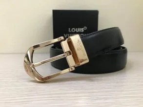 Các bạn nữ nên chọn thắt lưng đơn giản, ít hoạ tiết rườm rà để dễ dàng phối đồ