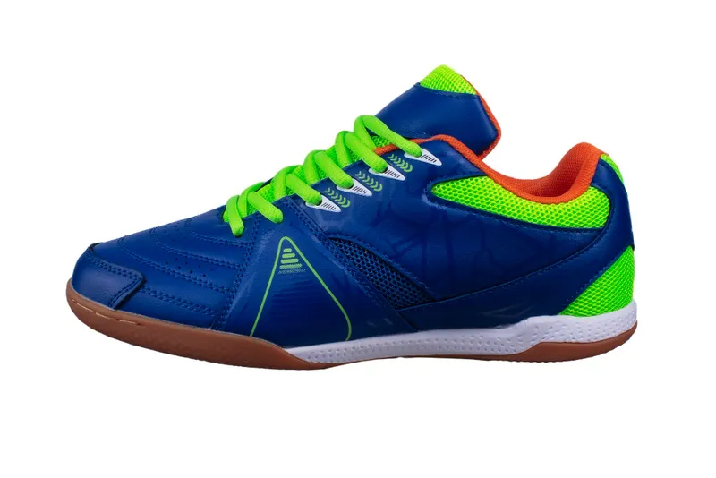 quà Giáng sinh cho bạn trai là giày thể thao cá tính