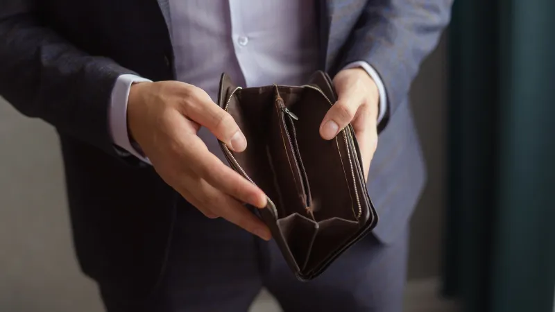 Ví thời trang để làm quà sinh nhật cho bạn thân, thiết kế hiện đại, tiện lợi.