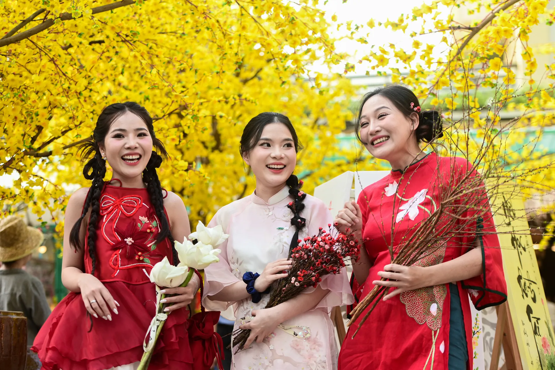 Tết Nguyên Hué - không khí đoàn viên, sum họp