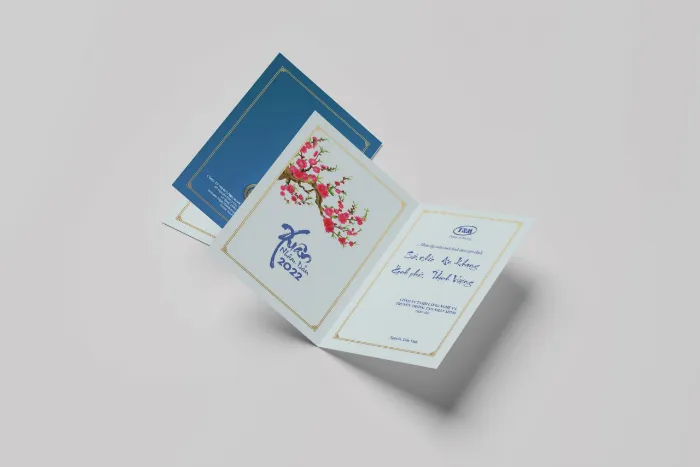 Thiết kế thiệp với gam màu xanh lá đại diện cho sự phát triển bền vững