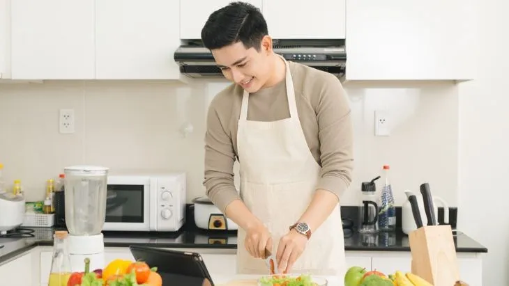 Tự tay chuẩn bị cho vợ mình một món ăn ngon trong ngày 8/3