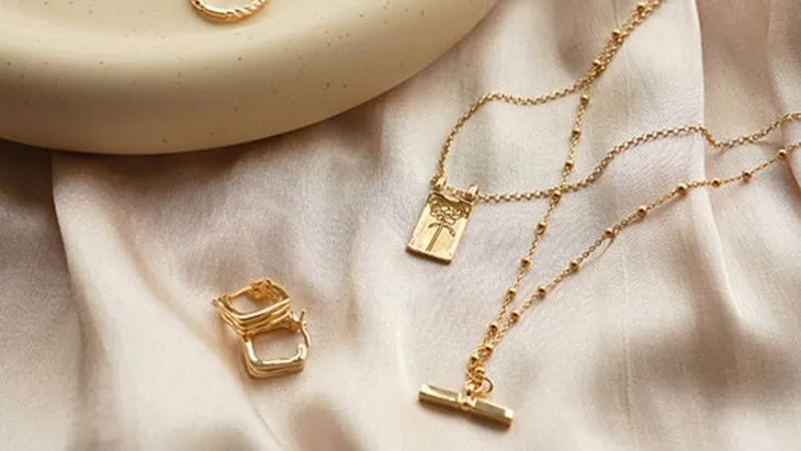 Trang sức là phụ kiện tạo nên sự sang trọng và quý phái cho phái đẹp