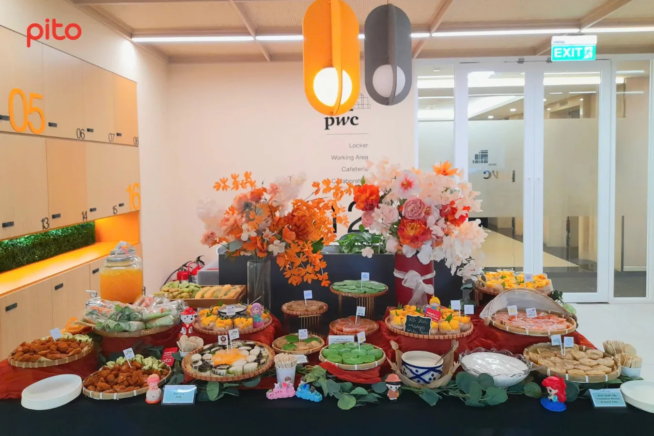 Bữa tiệc sinh nhật tại văn phòng