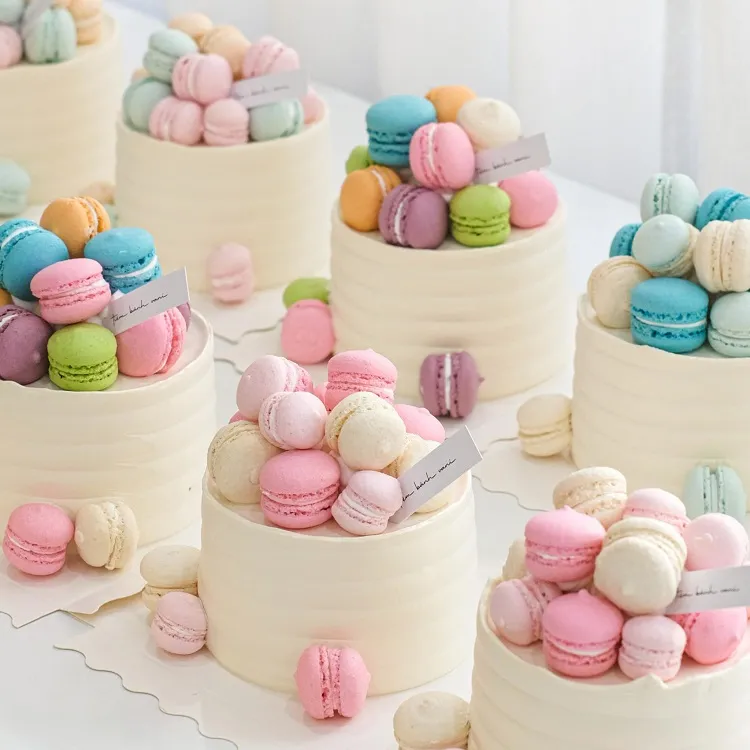 Bánh kem nhỏ xinh với thiết kế rất dễ thương, bắt mắt