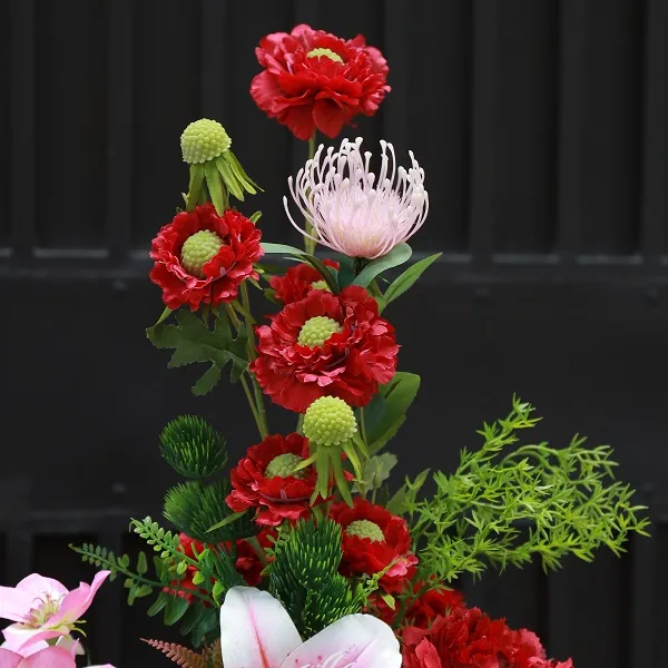 Lẵng hoa hồng vàng và lan trắng, thiết kế tinh tế cho người cao tuổi