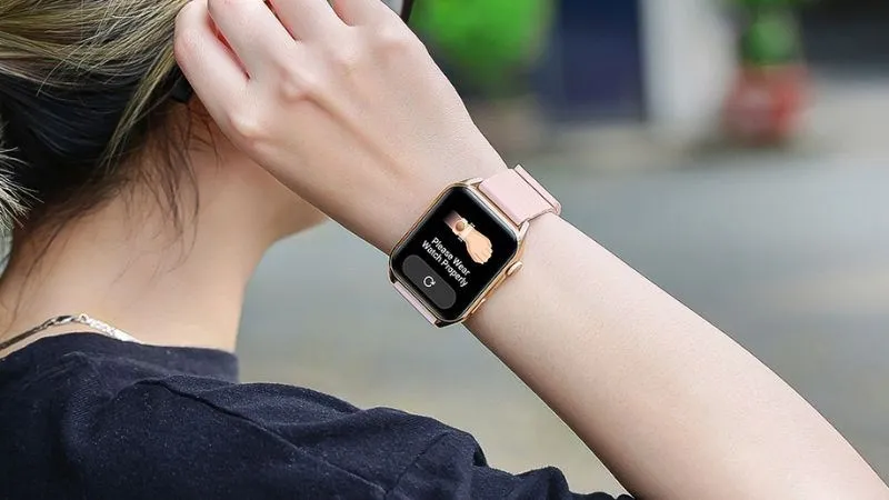 Đồng hồ thông minh là món quà tặng sinh nhật cho em gái hữu ích