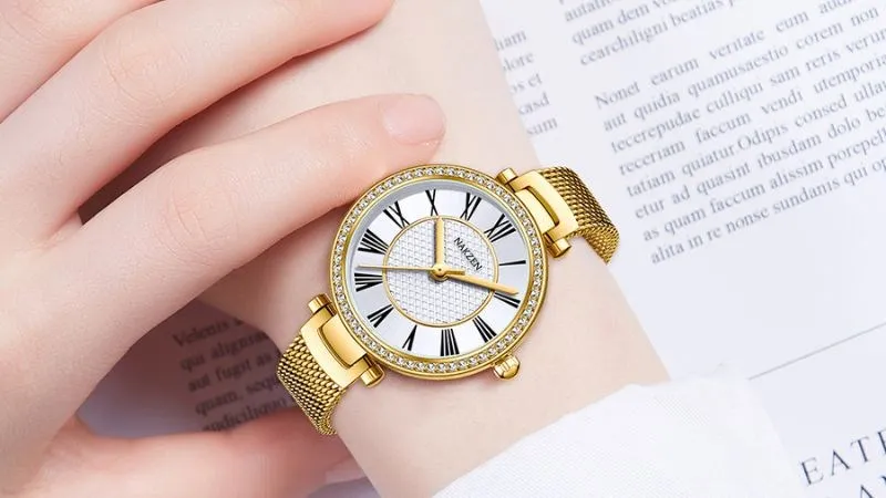 Đồng hồ đeo tay món quà tinh tế của anh chị tặng em gái