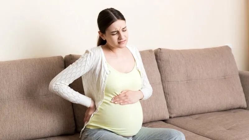 Mẹ bầu thường gặp tình trạng trào ngược dạ dày do thay đổi hormone và áp lực từ thai nhi