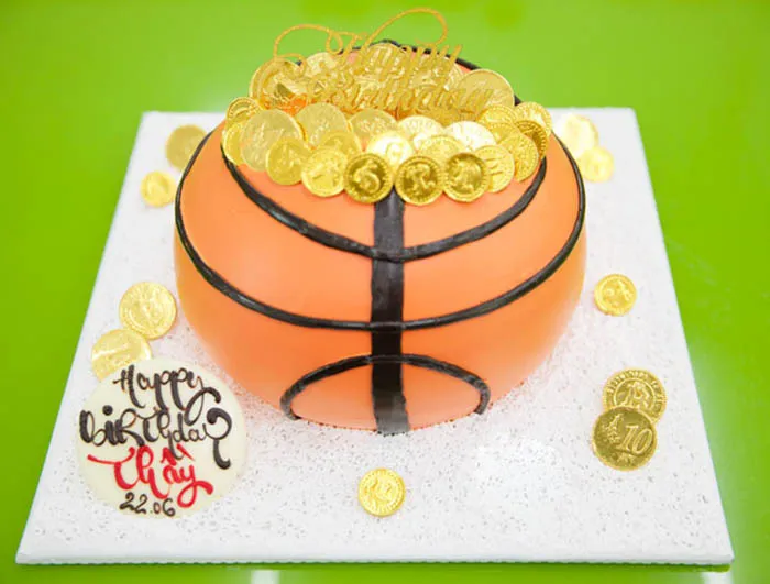 Bánh sinh nhật hình quả bóng chuyền đầy màu sắc