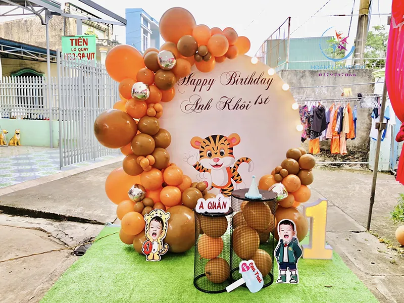 Phông nền sinh nhật kết hợp rèm voan nghệ thuật