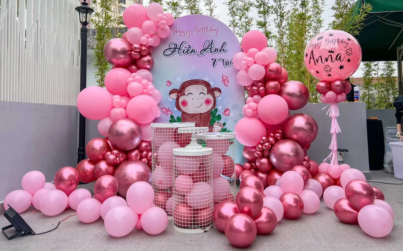 hinh-anh-trang-tri-sinh-nhat-cho-be-trang-tri-thoi-noi-be-gai